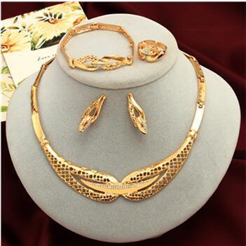Conjunto de Colar Anel Pulseira e Brincos Dubai