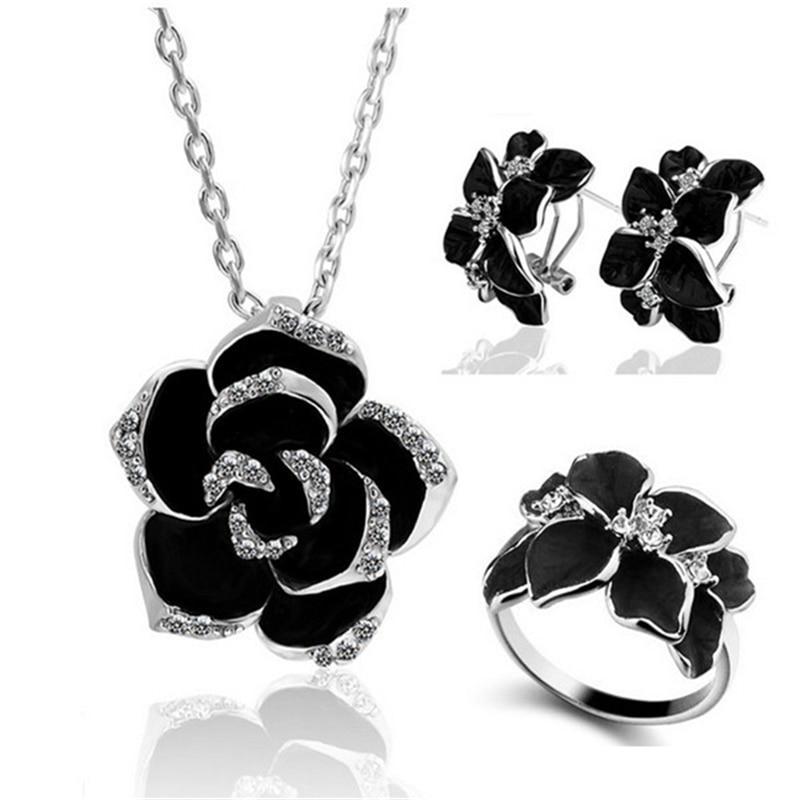 Conjunto de Colar Brincos e Anel Essence