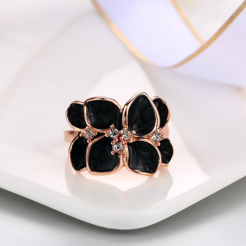 Conjunto de Colar Brincos e Anel Essence
